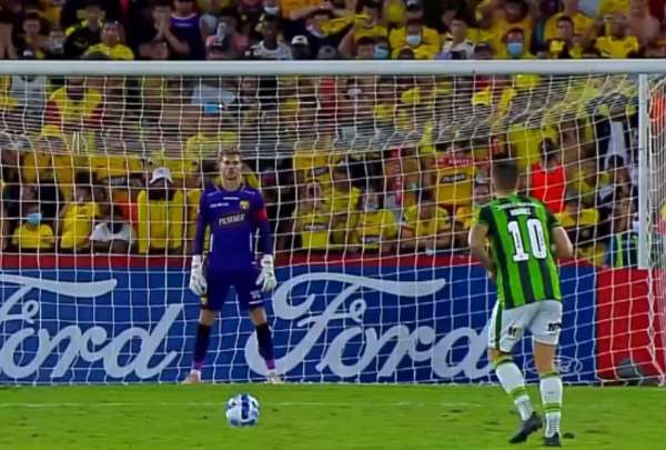 La forma de cobrar penales de Am&eacute;rica Mineiro que llam&oacute; la atenci&oacute;n de todos