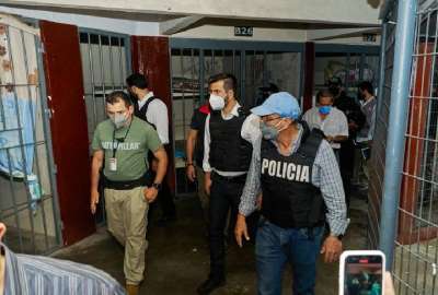 El gobernador del Guayas, Pablo Arosemena, en uno de sus recorridos por una de las c&aacute;rceles de Guayaquil.