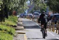 En el 2022 hubo 365 sancionados por quedarse parqueados en la ciclov&iacute;a o personas en moto que invaden este carril para evitar el tr&aacute;nsito. 