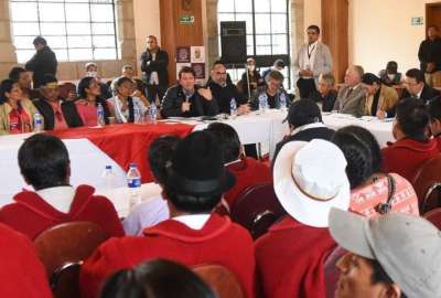 Francisco Jim&eacute;nez, ministro de Gobierno, expone el plan del Gobierno durante la reuni&oacute;n