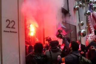 Manifestantes atacaron la sede de Louis Vuitton en Par&iacute;s para dejar un mensaje al Gobierno