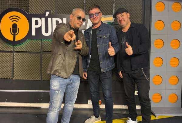 Natalino en los estudios de P&uacute;blica FM
