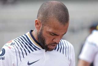 Padre de Neymar informa que no pagar&aacute;n la fianza de Dani Alves