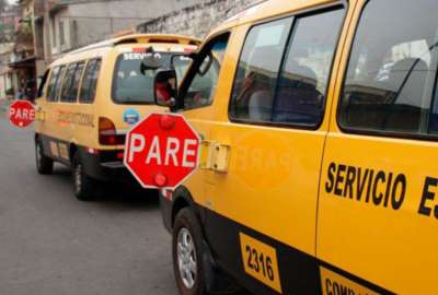 Un agente de tr&aacute;nsito detuvo un bus escolar con ni&ntilde;os es su interior