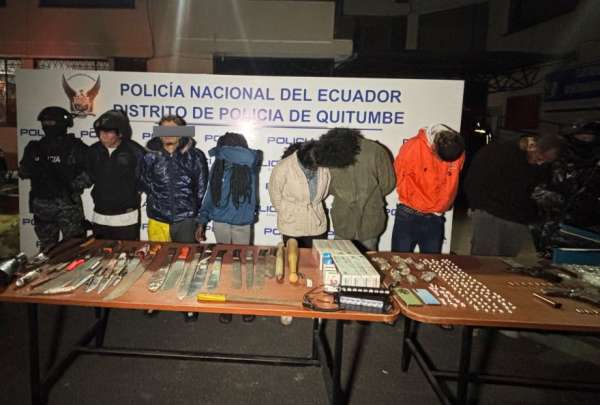 Siete detenidos y drogas incautadas en operativo contra &ldquo;Los Lobos&rdquo; en Quito