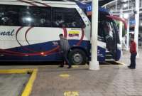 Buses interprovinciales podr&aacute;n circular durante el toque de queda