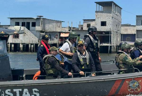 Ministros de Defensa y del Interior lideran operaci&oacute;n de seguridad fluvial 