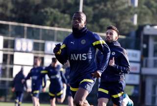 #ENVIVO| Fenerbah&ccedil;e se adelanta al Sevilla con gol de  Enner Valencia