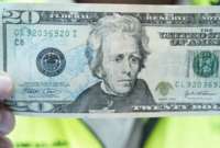 La Policía Nacional advirtió sobre la circulación de billetes falsificados.