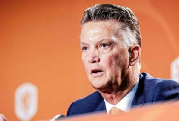 Louis van Gaal, DT de Pa&iacute;ses Bajos, en una conferencia de prensa