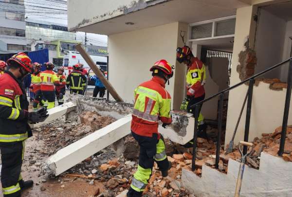 En Quito se registr&oacute; la ca&iacute;da de una columna de una vivienda en remodelaci&oacute;n. 