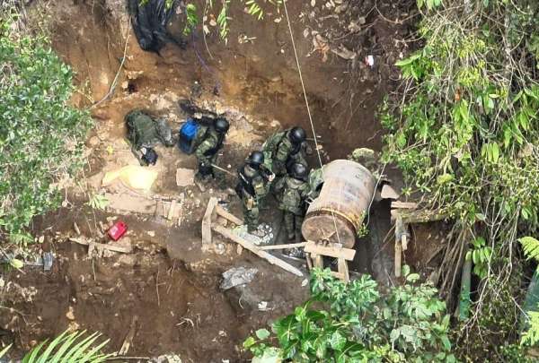 Operativo militar recupera tres zonas clave dominadas por miner&iacute;a ilegal en Buenos Aires, Imbabura