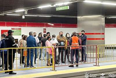 En estaciones del Metro de Quito se implementaron puntos de vacunaci&oacute;n covid-19 e influenza. 