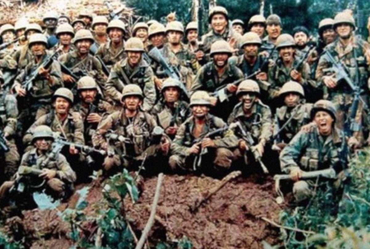 El ministro de Defensa rinde homenaje a los caídos y dijo que hay nuevos héroes.