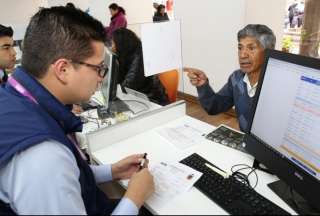 Quito: Servicios municipales atender&aacute;n este viernes hasta las 15:00
