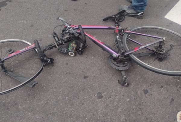 El joven ciclista Kevin Pozo muri&oacute; tras ser atropellado por un cami&oacute;n en Carchi.