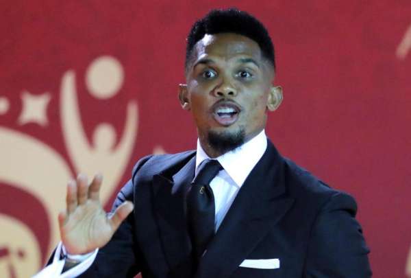 El exfutbolista Samuel Eto&rsquo;o agredi&oacute; con una patada a una persona