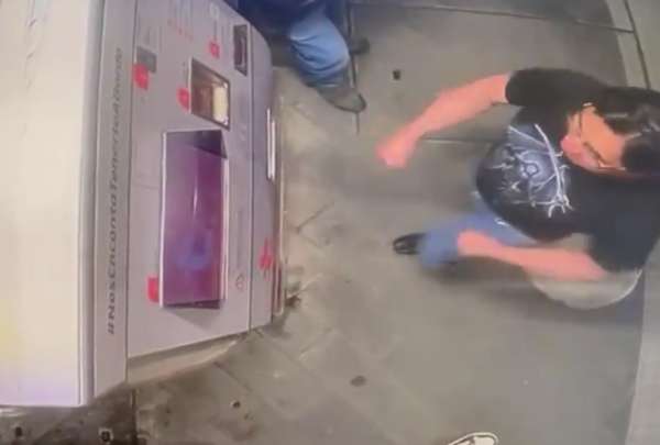 En Cuenca, un ciudadano da&ntilde;&oacute; una pantalla en la m&aacute;quina de boletos del tranv&iacute;a. El ciudadano fue identificado, seg&uacute;n las autoridades.&nbsp;