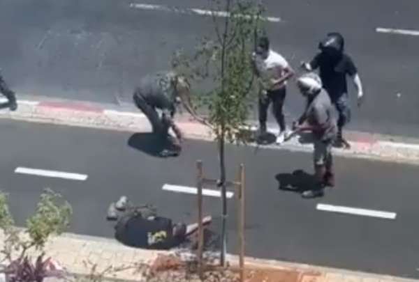Un hombre atropell&oacute; y apu&ntilde;al&oacute; a un grupo de siete personas en Tel Aviv