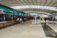 Pese al toque de queda en varias ciudades del país, los buses que salen de las terminales realizarán sus rutas habituales.