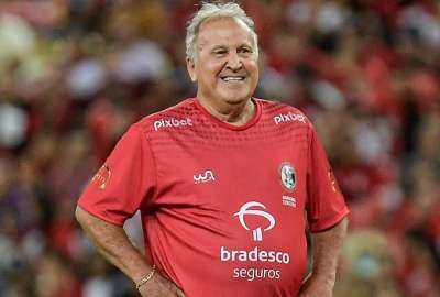 Zico anot&oacute; dos goles en el juego amistoso
