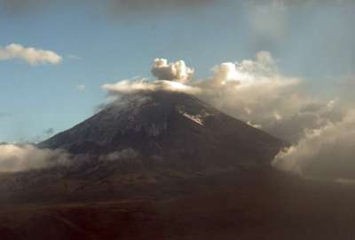 Ceniza volc&aacute;nica del Cotopaxi lleg&oacute; a Latacunga