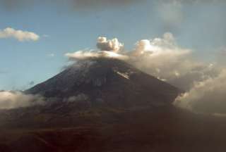 Ceniza volc&aacute;nica del Cotopaxi lleg&oacute; a Latacunga