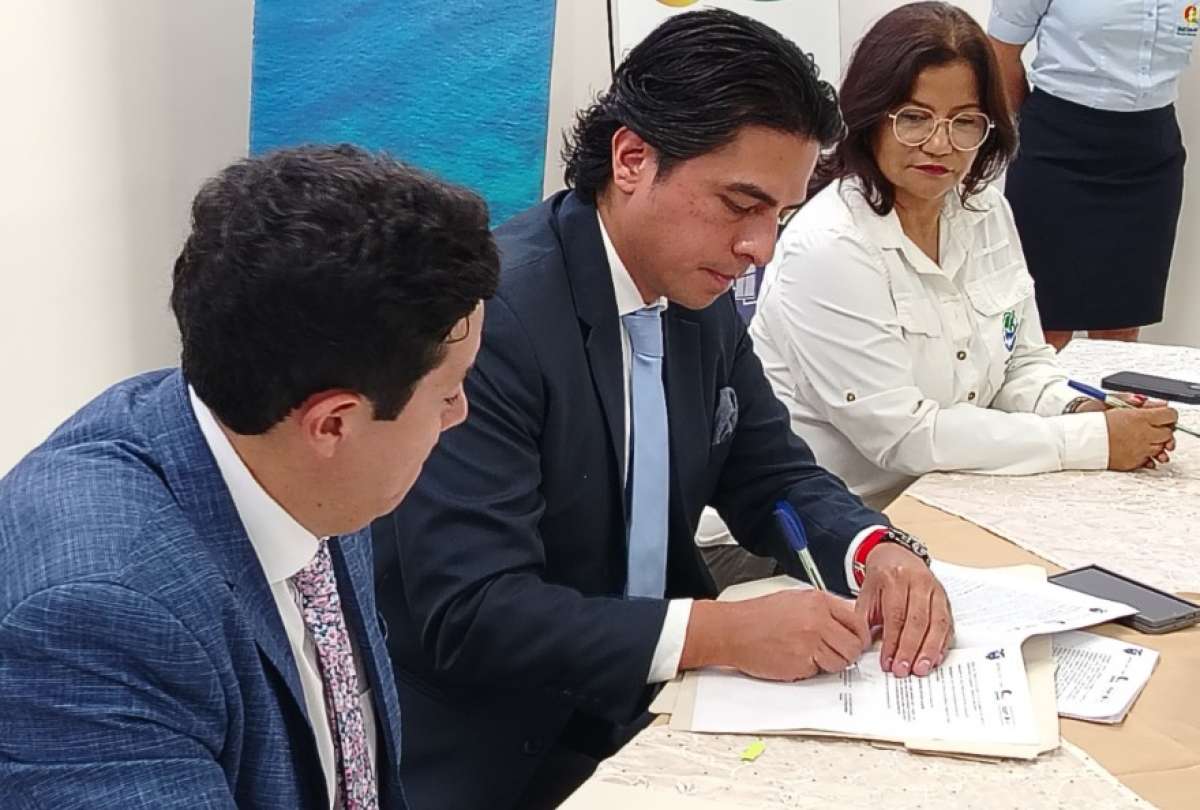 Avanza la transición energética en Galápagos con nuevo convenio interinstitucional