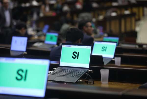 Asamblea recomienda continuar mesas de di&aacute;logo por el di&eacute;sel y se recuerda postura de Correa sobre subsidios