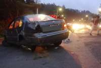 Autoridades recomiendan conducir con precaución en la av. Simón Bolívar.