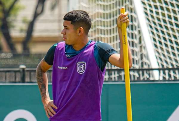 Kendry P&aacute;ez ser&aacute; titular contra Venezuela