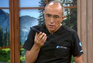 Marco Albuja llam&oacute; en vivo a una persona que vend&iacute;a productos con su imagen sin autorizaci&oacute;n.