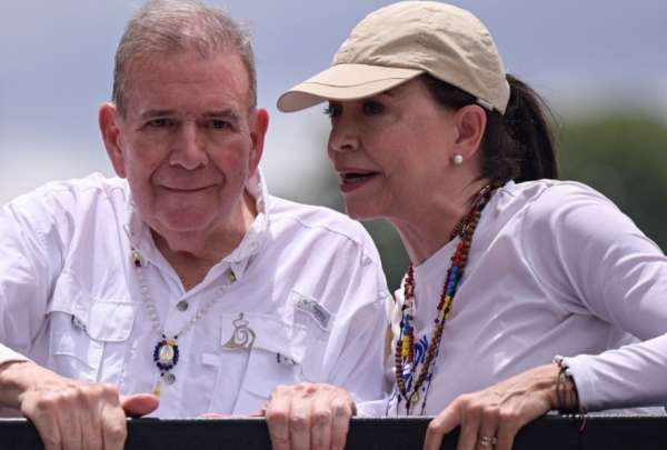 Edmundo Gonz&aacute;lez y la l&iacute;der opositora Mar&iacute;a Corina Machado afrontan una persecuci&oacute;n del r&eacute;gimen chavista en Venezuela. 