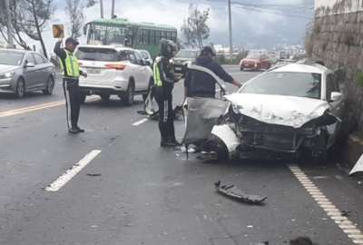 Siniestro de tr&aacute;nsito en Quito deja dos personas fallecidas