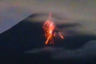 Volc&aacute;n Merapi entr&oacute; en erupci&oacute;n y dej&oacute; impresionantes im&aacute;genes