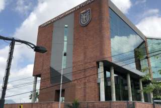 Municipio de Guayaquil retir&oacute; los sellos de clausura del edificio de la Ecuaf&uacute;tbol