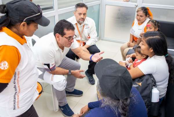 La Caravana de la Ternura cont&oacute; con la participaci&oacute;n de unos 80 voluntarios, incluyendo personal administrativo, m&eacute;dico y voluntarios corporativos. 