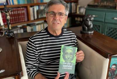 El nuevo libro de Sim&oacute;n Valdivieso: Con olor a santidad y otros cuentos