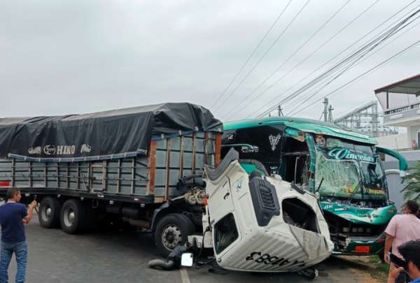 Un accidente en la v&iacute;a Daule-Santa Luc&iacute;a dej&oacute; seis personas heridas.