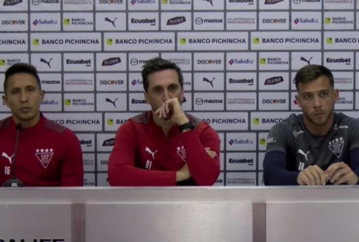 Luis Zubeld&iacute;a tild&oacute; de "vergonzoso" lo acontecido en el duelo entre 9 de Octubre y Liga de Quito.