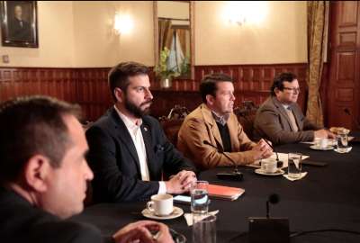 Francisco Jim&eacute;nez (2&deg; desde la der.), ministro de Gobierno, encabez&oacute; la reuni&oacute;n previa