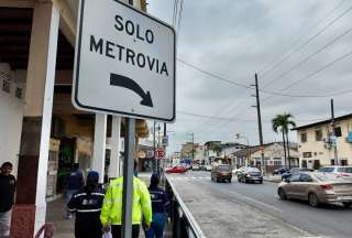 Guayaquil: ATM sancionar&aacute; a conductores que se estacionen en los carriles de la Troncal 4