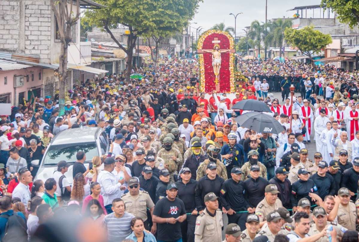 En Guayaquil se realizó la procesión del Cristo del Consuelo.
