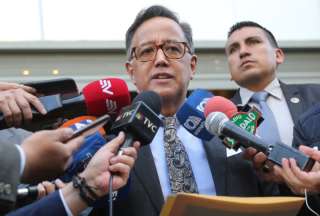 Diego Ord&oacute;&ntilde;ez entreg&oacute; denuncia contra jueces en la Fiscal&iacute;a del Ecuador
