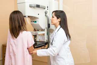 Quito: 10 puntos para la detecci&oacute;n del c&aacute;ncer de mama y cuello uterino