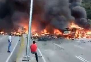 Venezuela: Explosi&oacute;n de un cami&oacute;n de carga deja diez personas fallecidas