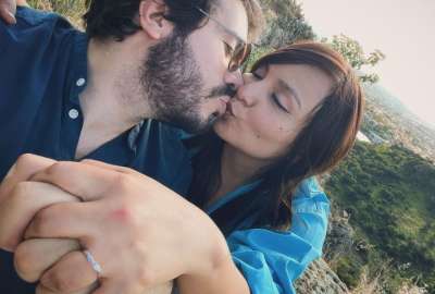 La pareja m&aacute;s famosa de Enchufe TV se casa. As&iacute; se vivi&oacute; el pedido de mano de Jorge Ulloa a Nataly Valencia.&nbsp;