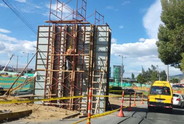 El intercambiador que se construye en el puente 8 de la autopista General Rumi&ntilde;ahui costar&aacute; USD 1,9 millones