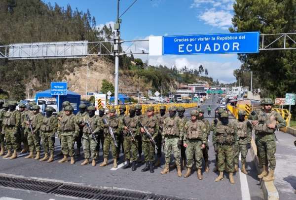 Un contingente del Ej&eacute;rcito ecuatoriano se moviliz&oacute; a la frontera norte, para intensificar los controles. 