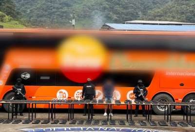 Un bus interprovicnial transportaba armas a Quito.